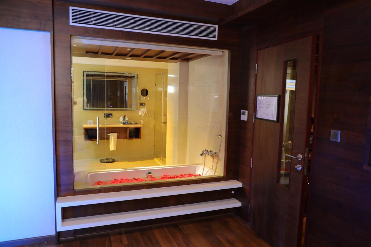 Coral Isle Hotel Kochi Kültér fotó